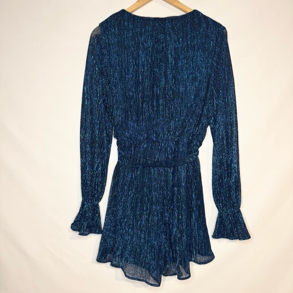 NWT Lulu’s Wow Factor Blue Metallic Surplice Romper Long Sleeve Size Large - Picture 7 of 7